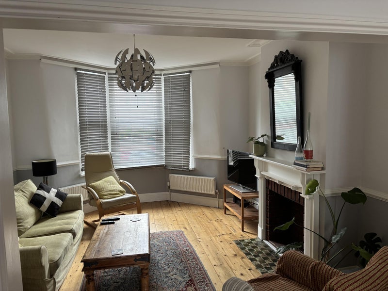Room Churchill Road in Bristol