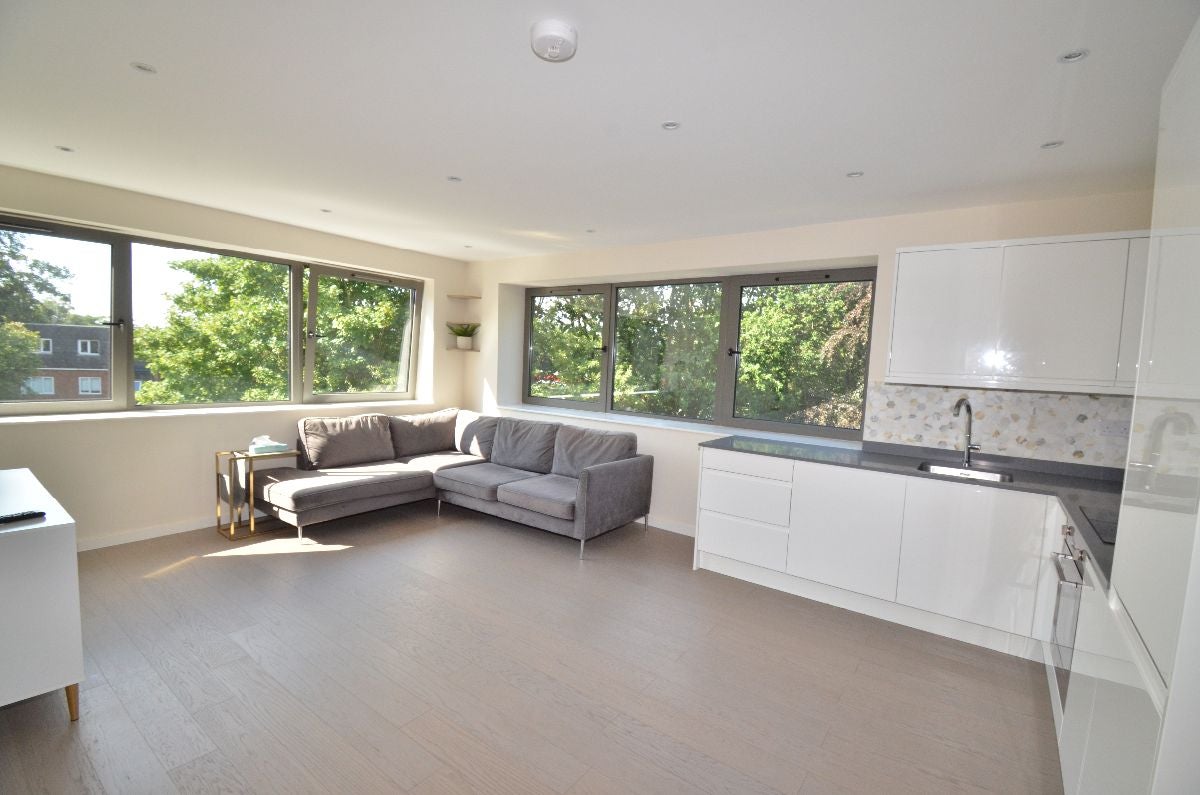 Flat Hubert Road in Brentwood