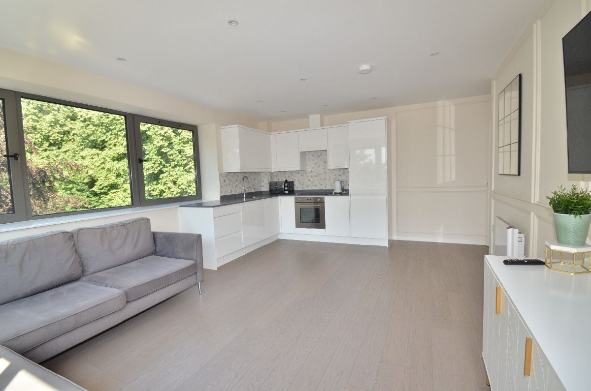 Flat Hubert Road in Brentwood