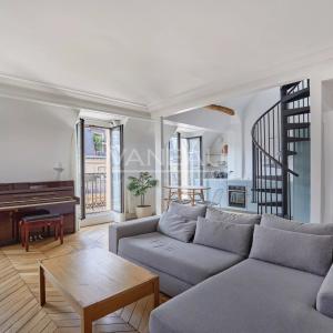 Flat Place de Clichy in Paris