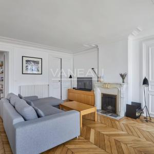 Flat Place de Clichy in Paris