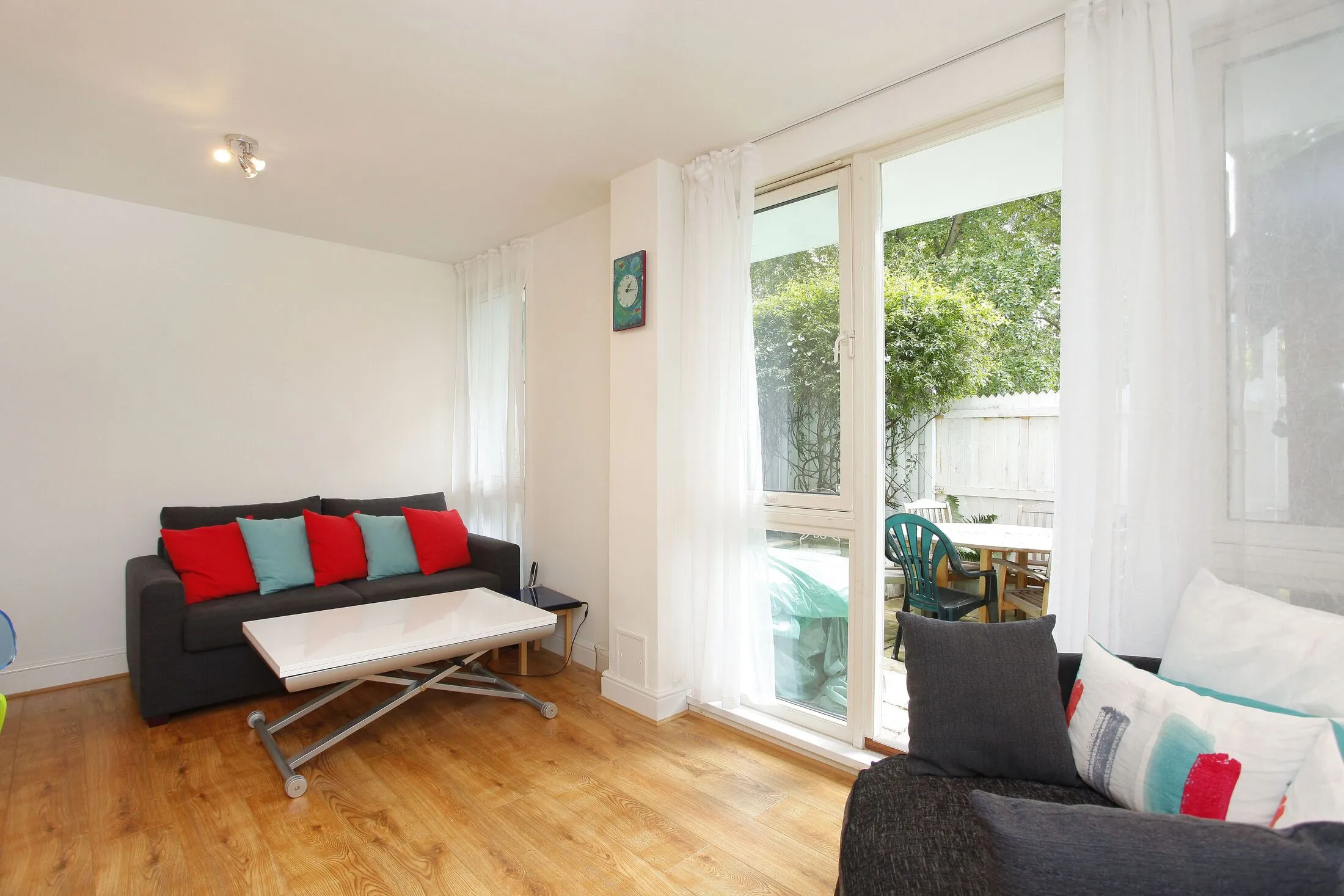 Flat Warwick Crescent in Clacton-on-Sea
