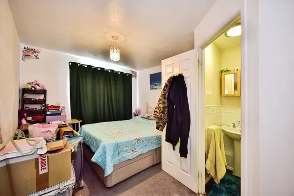 Flat Clifford Way in Maidstone