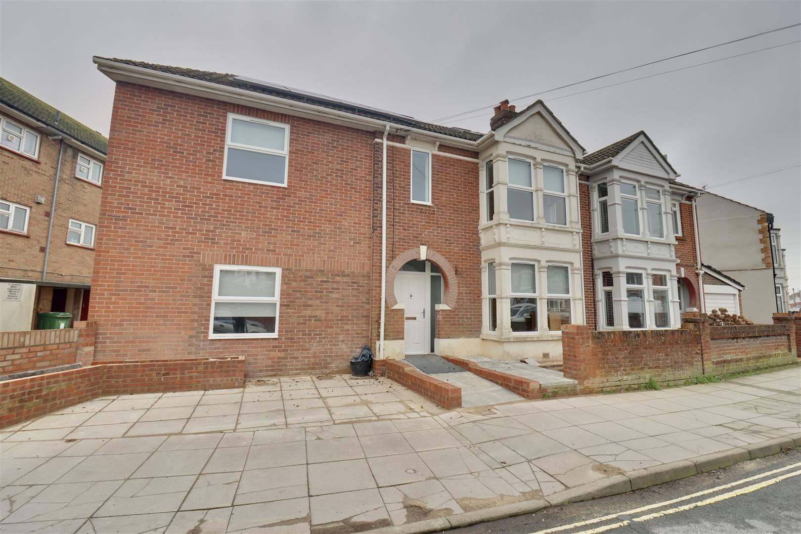 Room Stride Avenue in Portsmouth