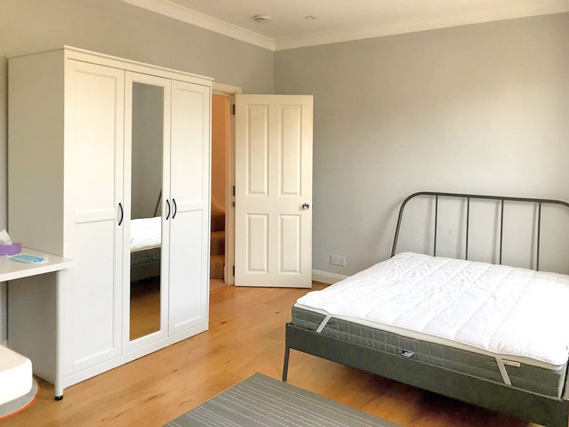 Flat Gliddon Road in Greater London