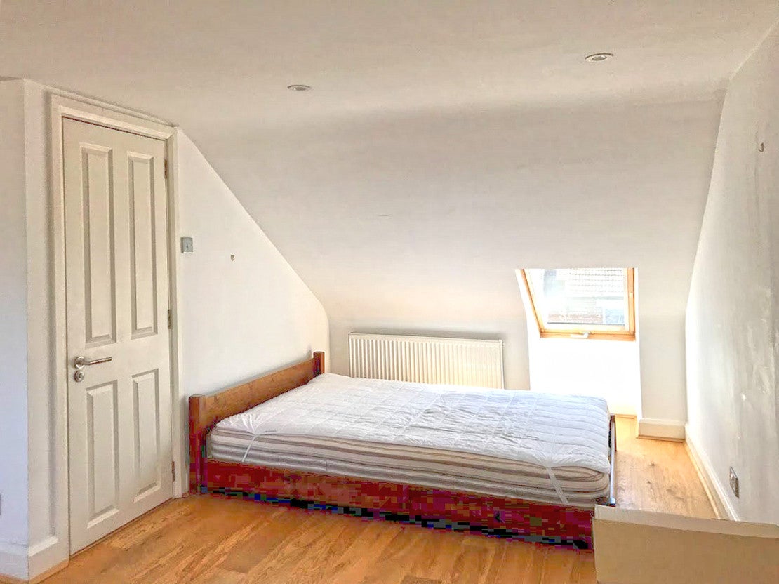 Flat Gliddon Road in Greater London
