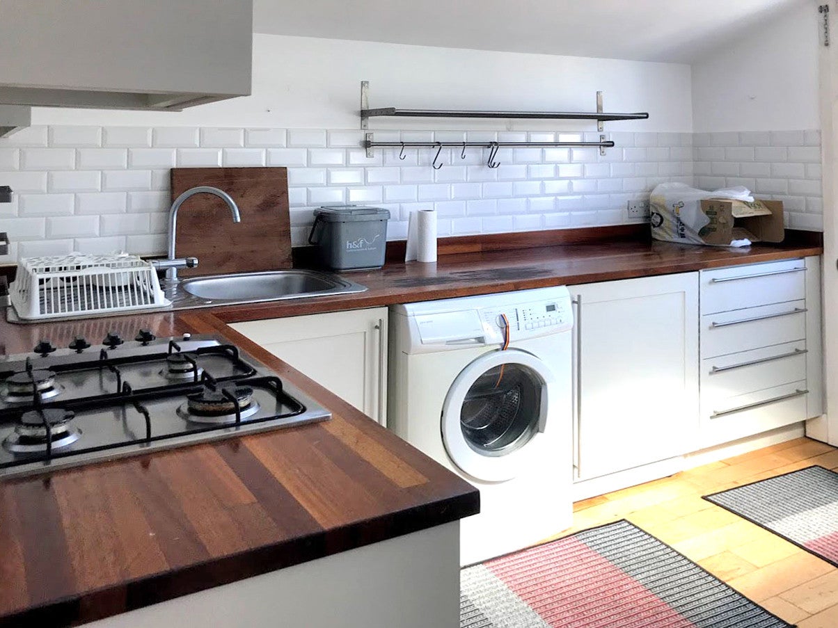Flat Gliddon Road in Greater London