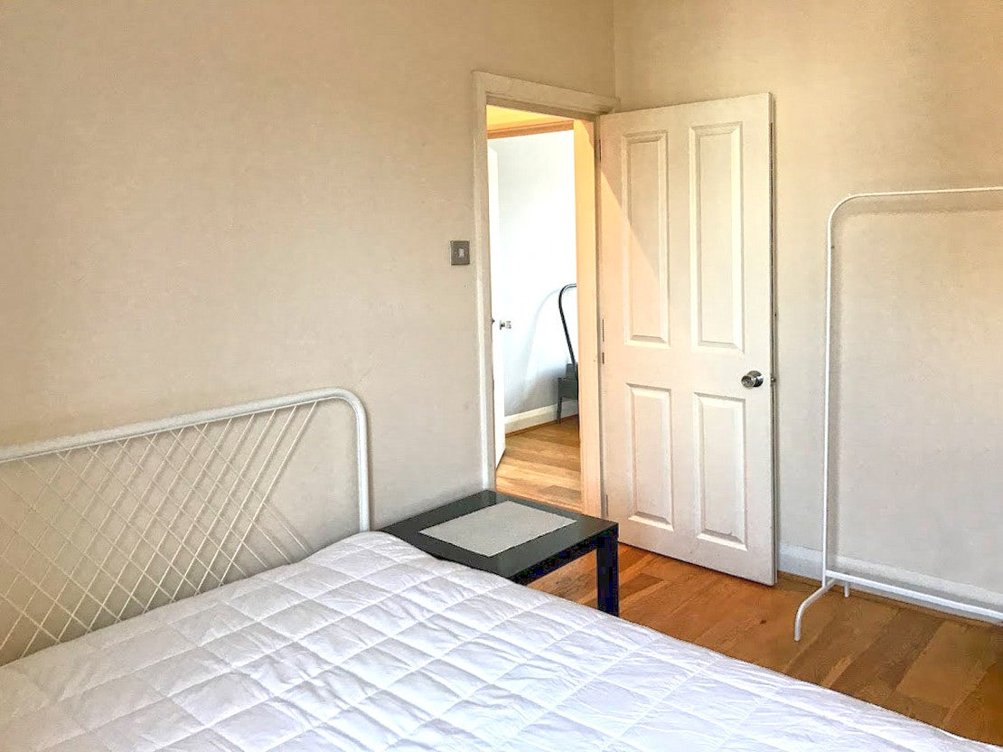 Flat Gliddon Road in Greater London
