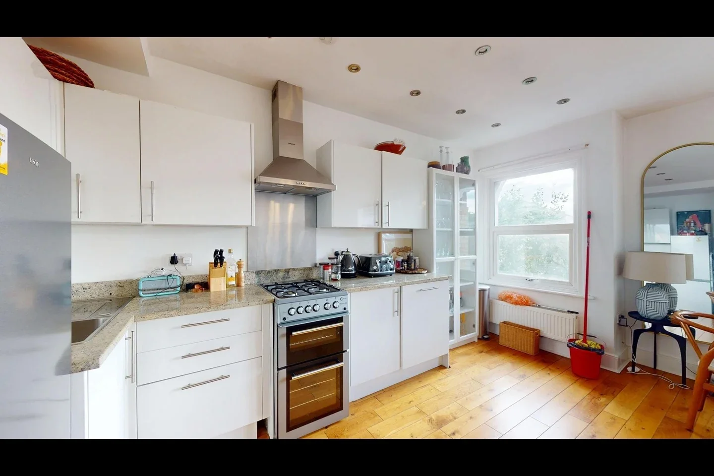 Flat Oakhurst Grove in Greater London
