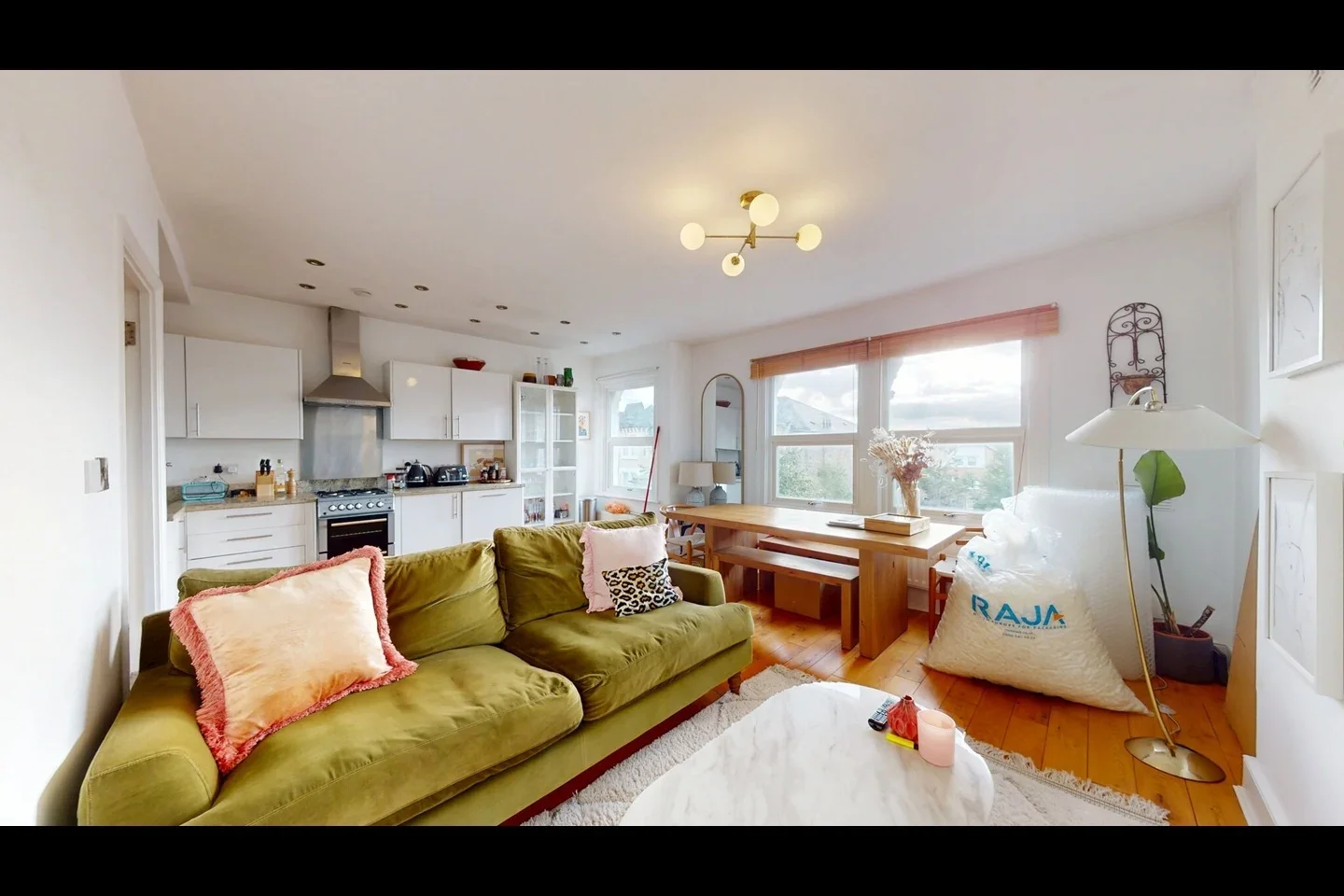 Flat Oakhurst Grove in Greater London