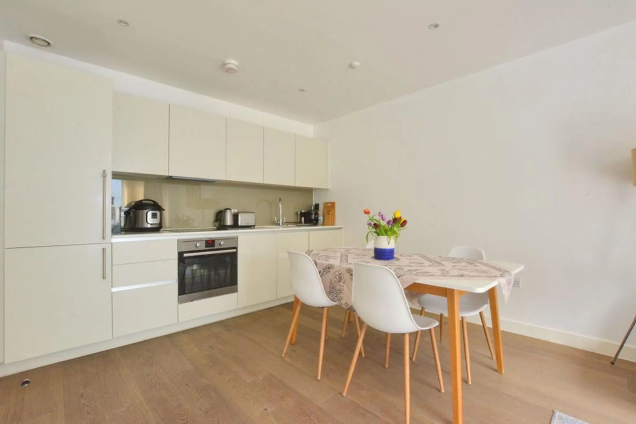 Flat Astell Road in Greater London