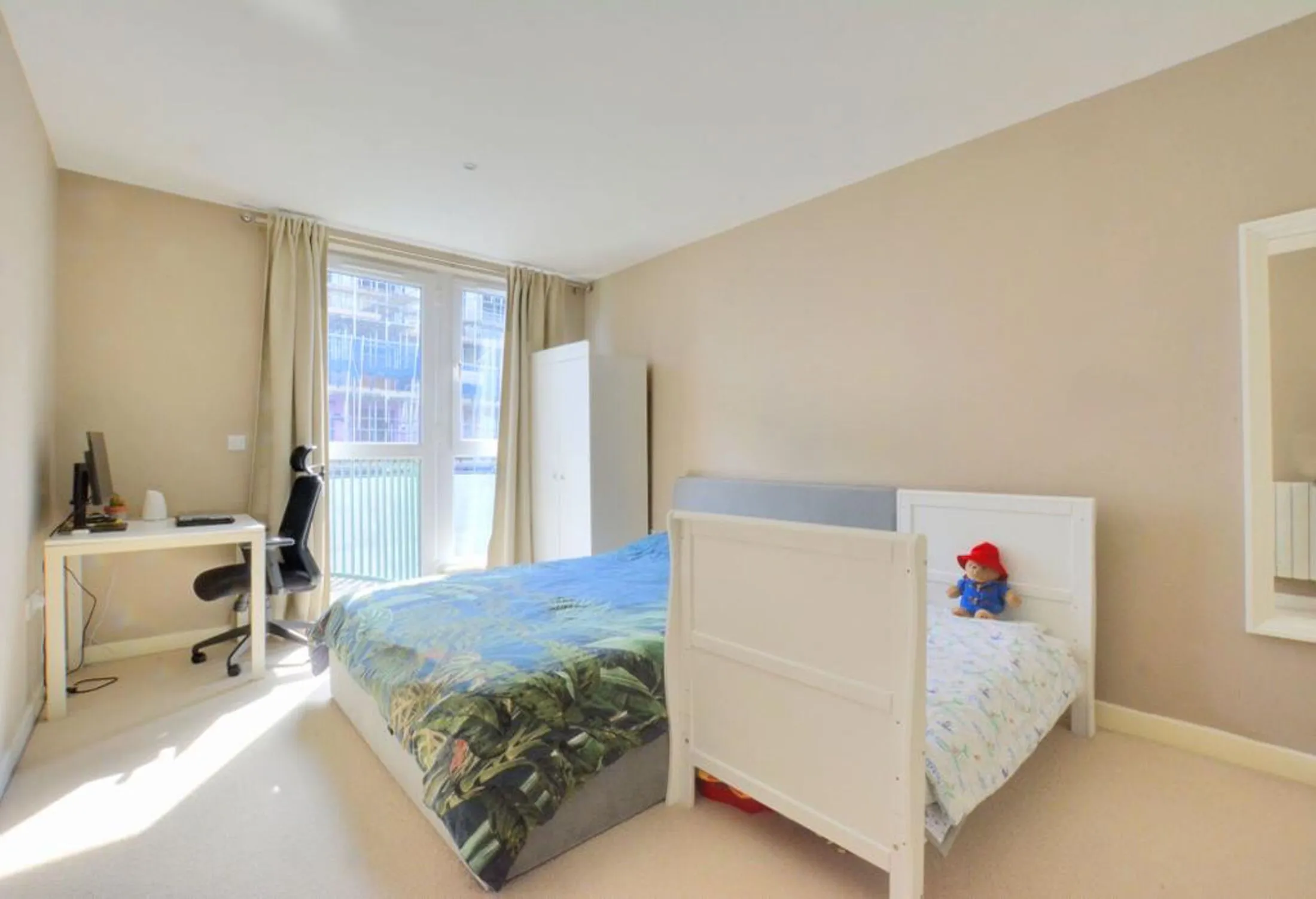 Flat Astell Road in Greater London