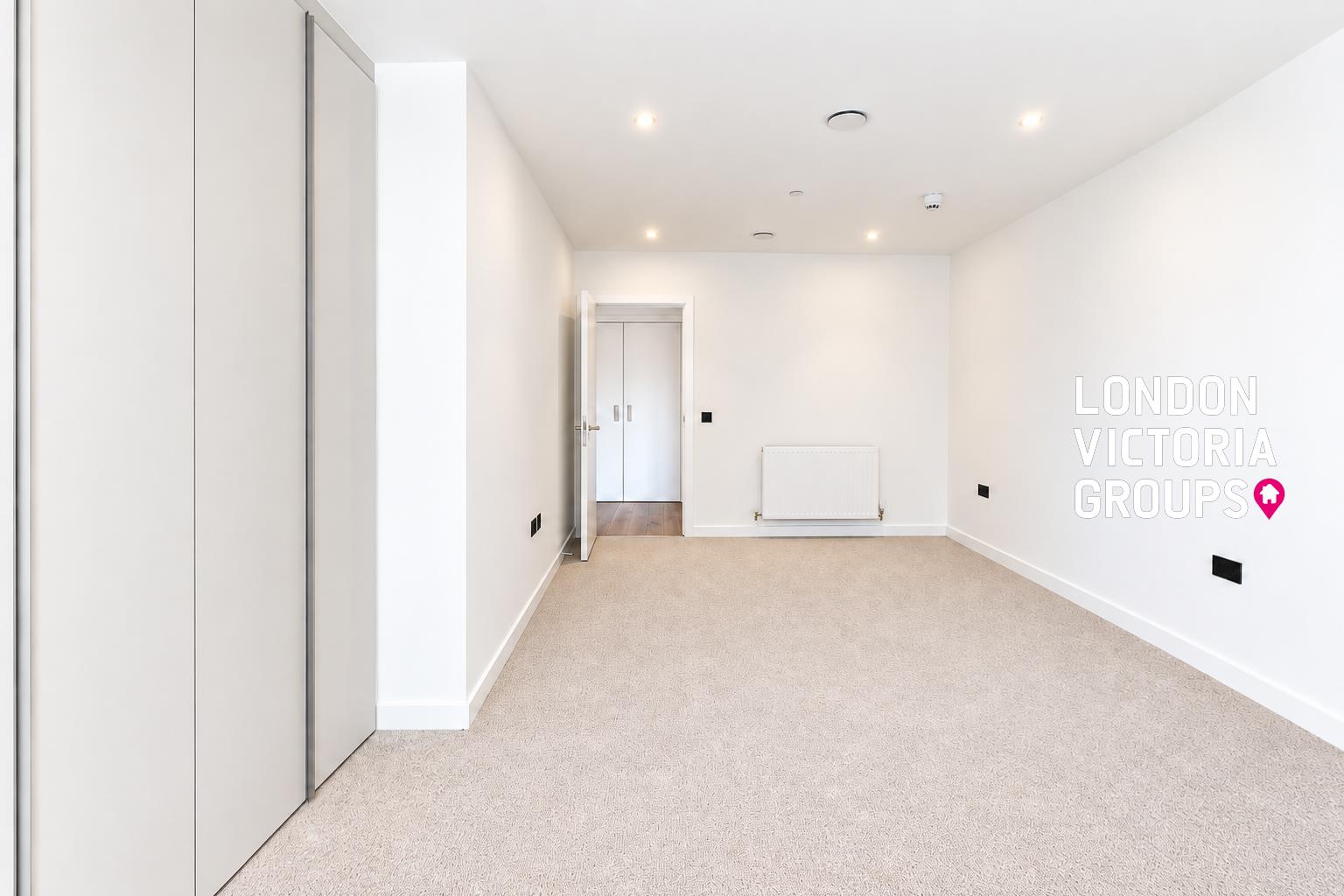 Flat Carnwath Road in Greater London