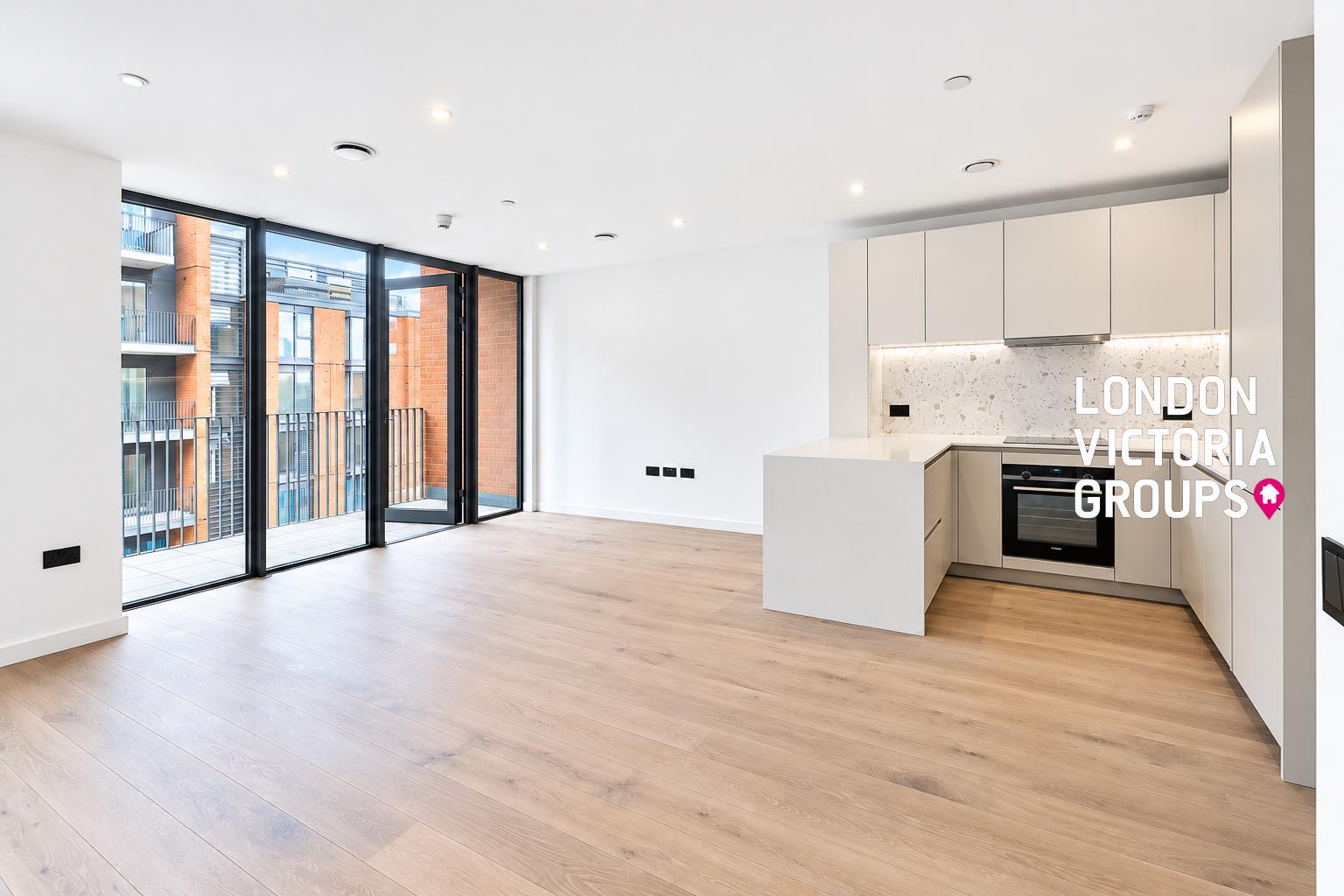 Flat Carnwath Road in Greater London
