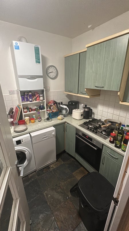 Room Walmer Road in Greater London