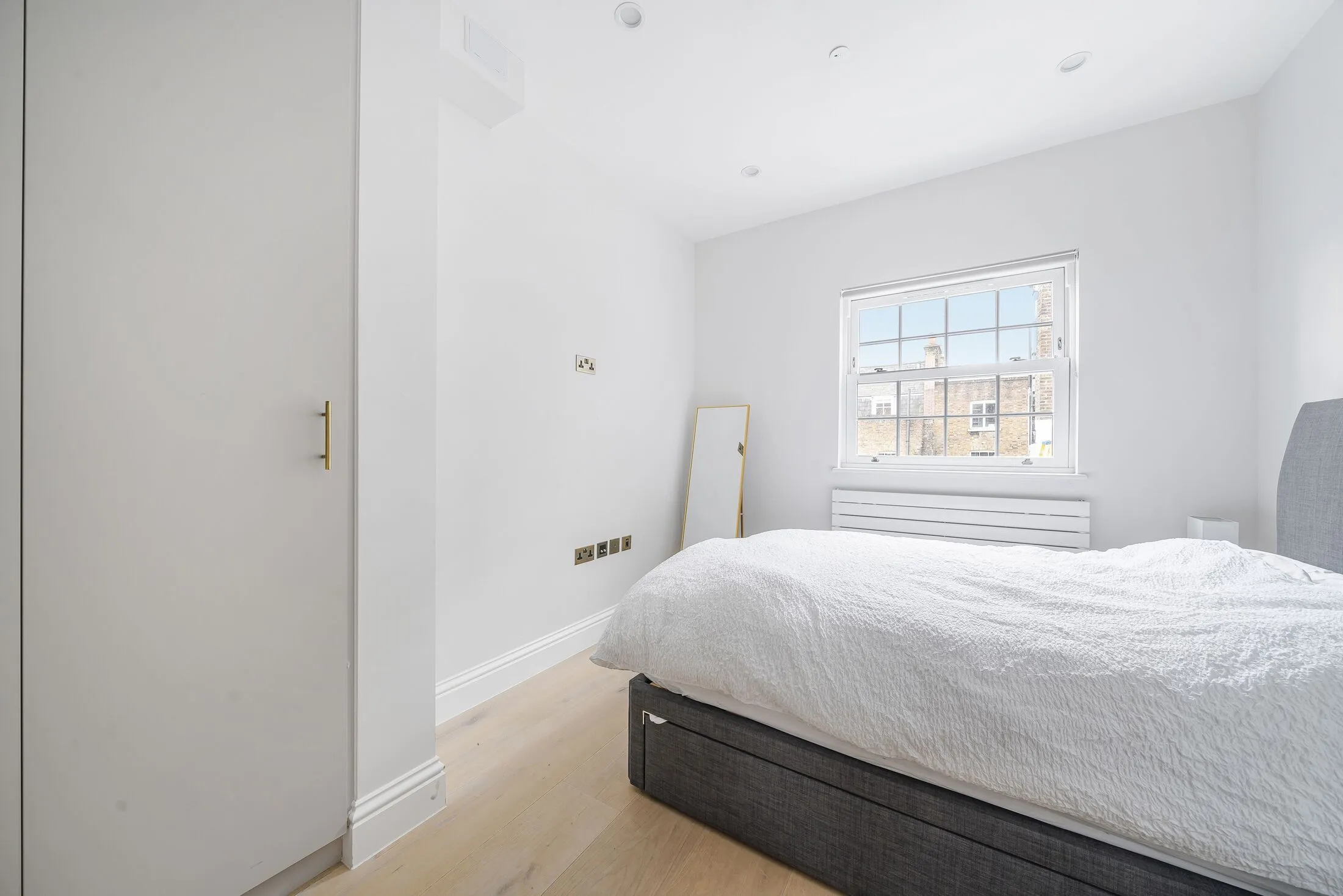 Flat Charlotte Street in Greater London