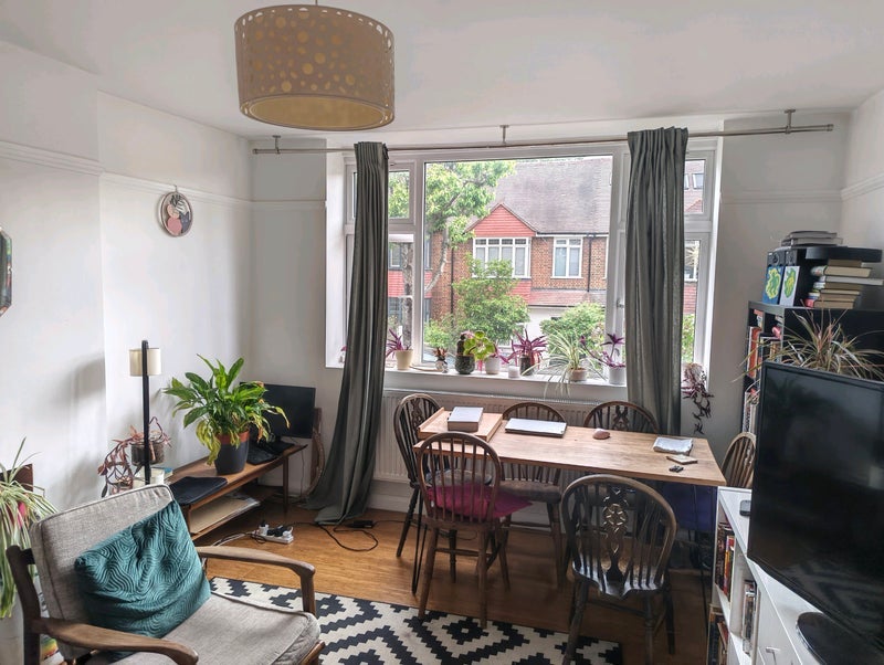 Room Bushey Hill Road in Greater London