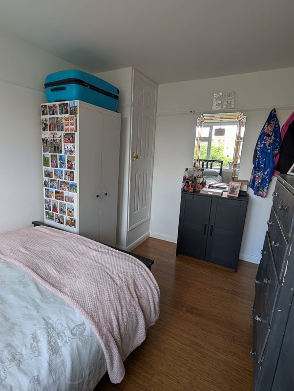 Room Bushey Hill Road in Greater London
