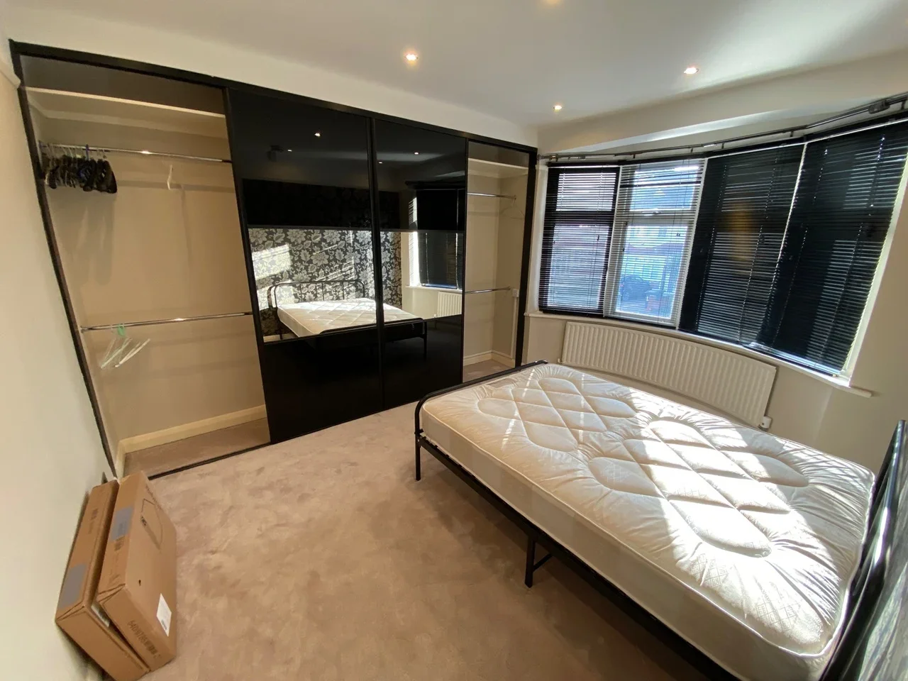 Room Hawkesfield Road in Greater London
