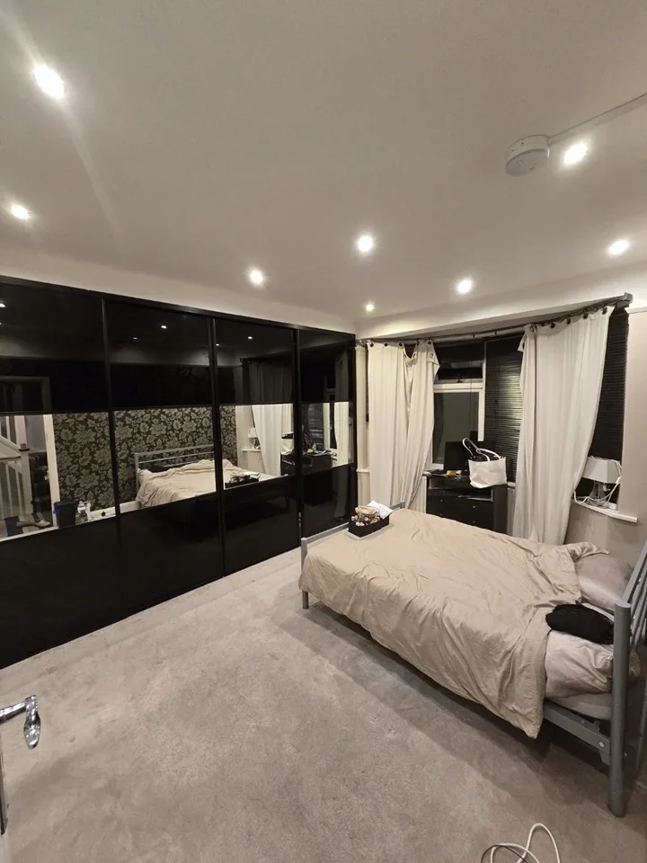 Room Hawkesfield Road in Greater London