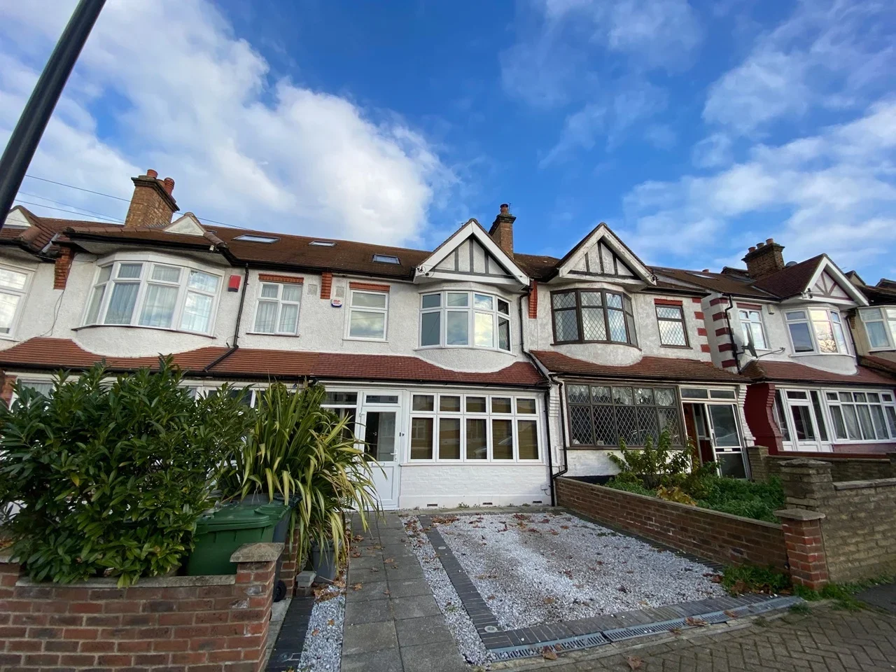 Room Hawkesfield Road in Greater London