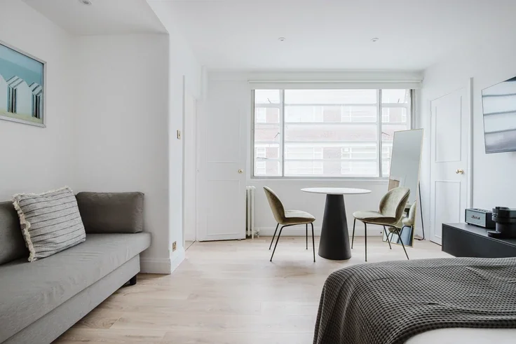 Flat Sloane Avenue in Greater London