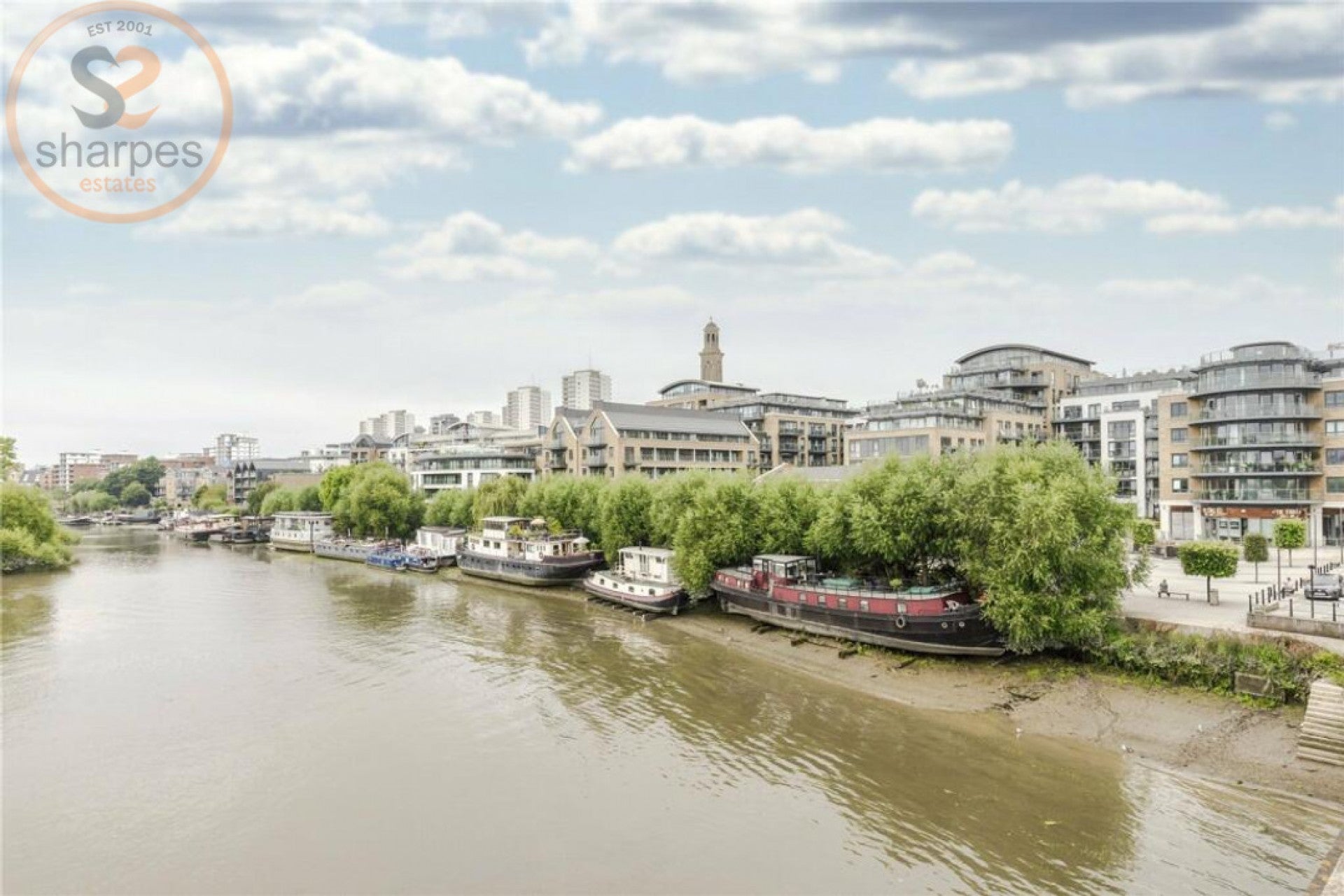 Flat Kew Bridge Road in Greater London