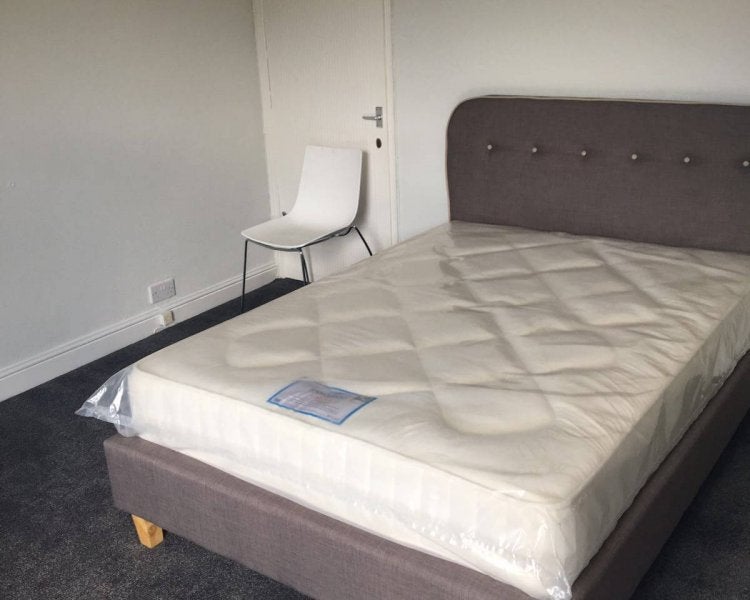 Room Whitham Road in Sheffield
