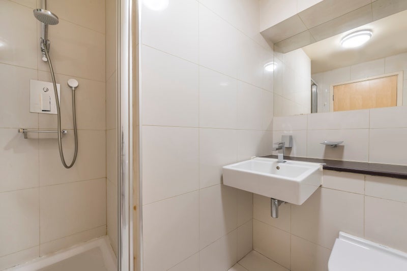 Room Fitzroy Street in Greater London