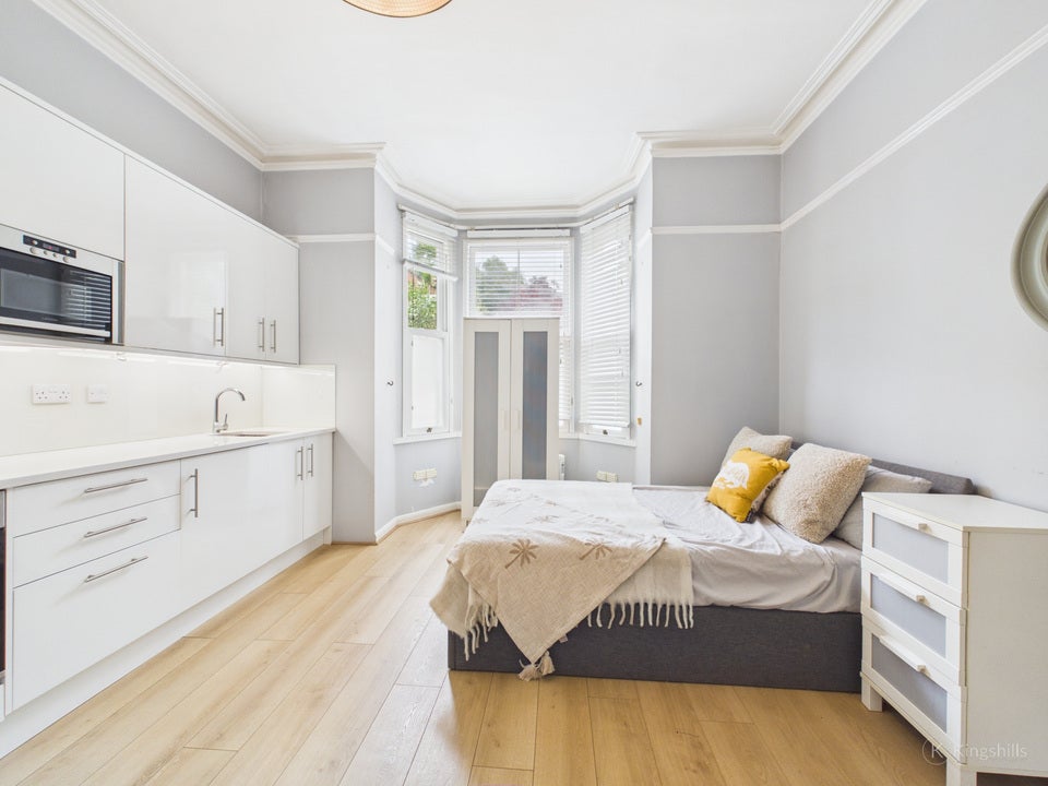Flat Amersham Hill in High Wycombe