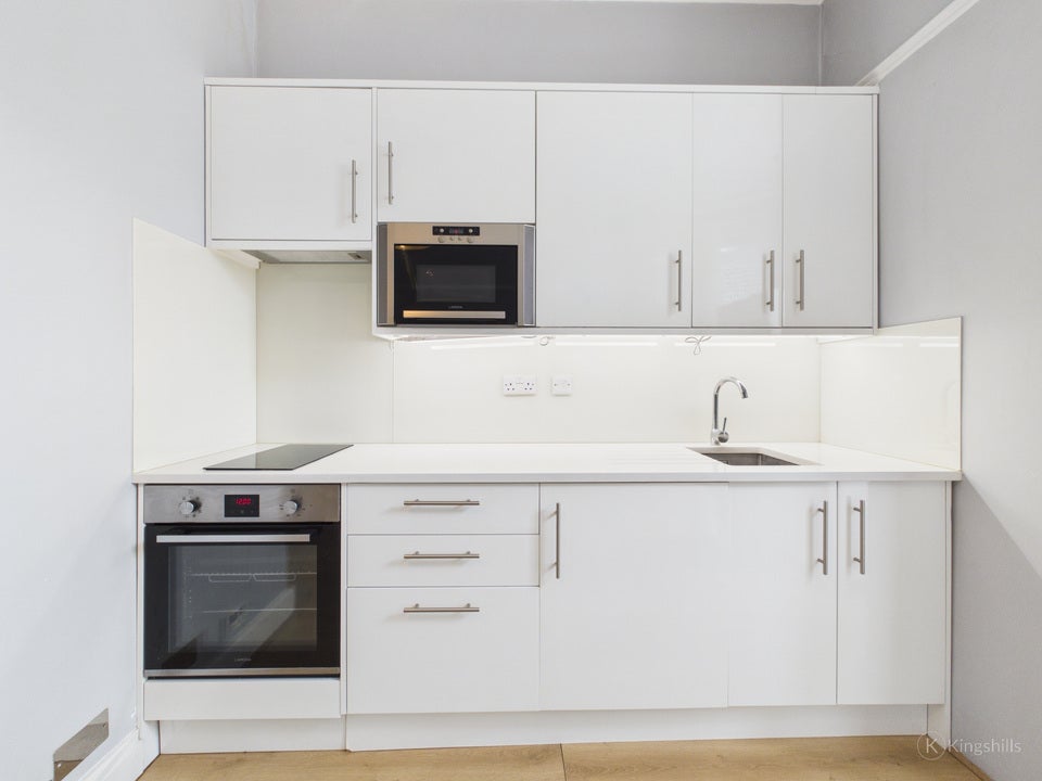 Flat Amersham Hill in High Wycombe