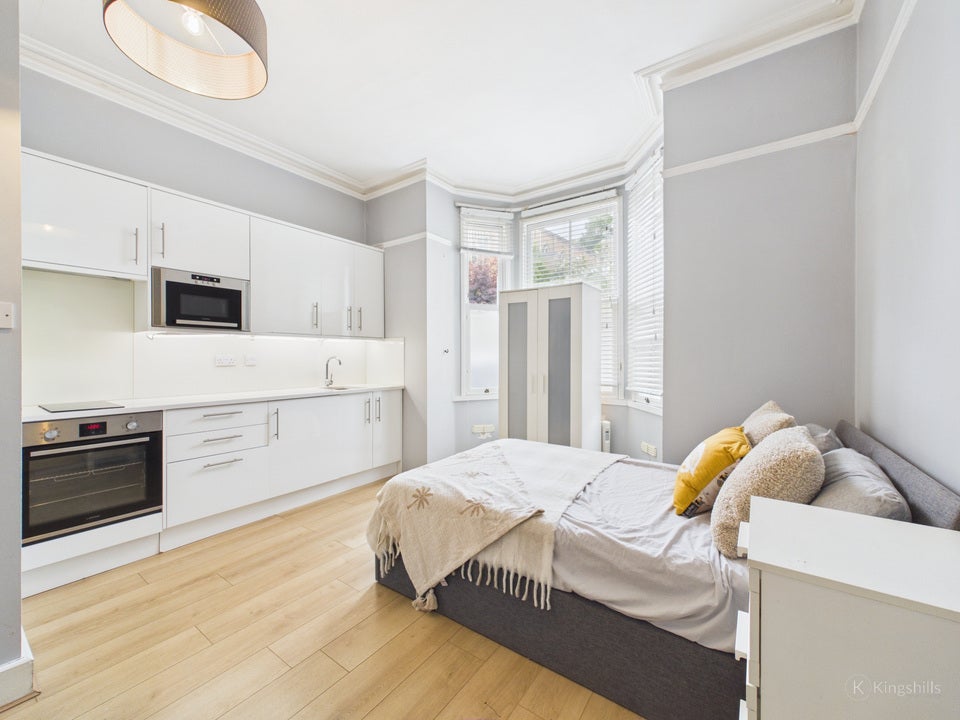 Flat Amersham Hill in High Wycombe