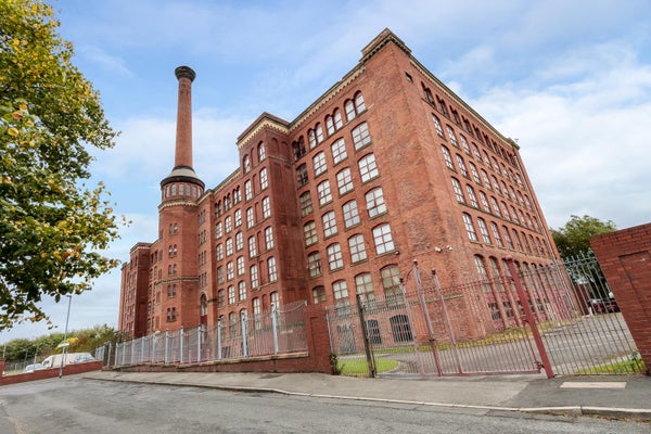 Flat Lower Vickers Street in Manchester
