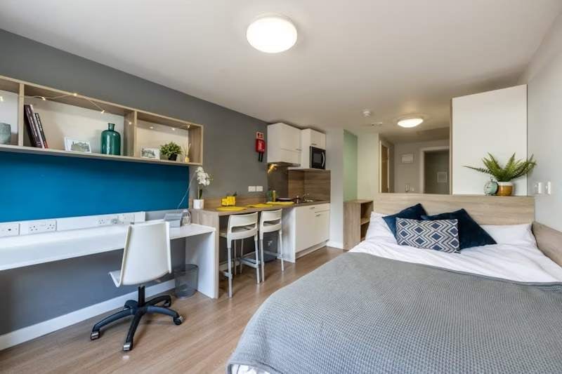 Flat Leith Walk in City of Edinburgh