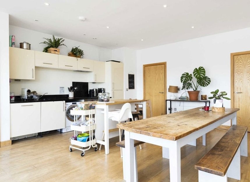 Flat Wick Lane in Greater London