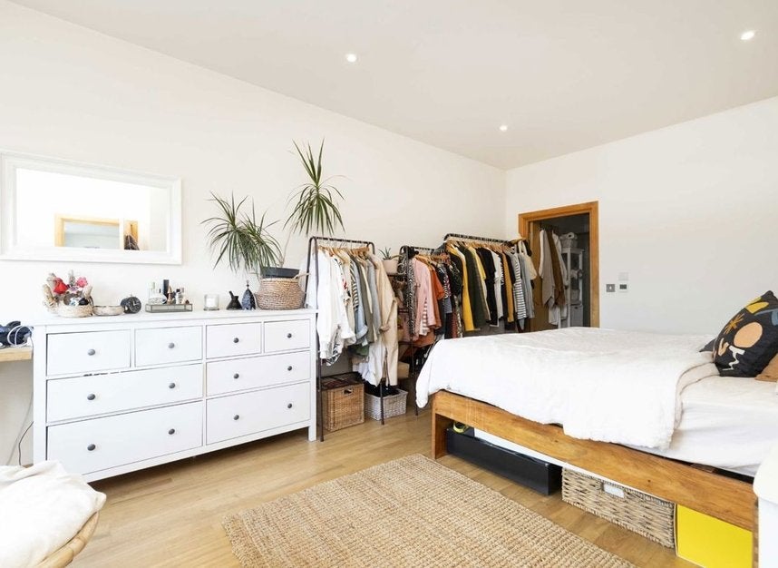Flat Wick Lane in Greater London