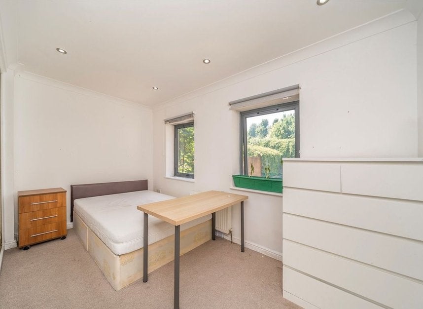 Flat Shenley Road in Greater London