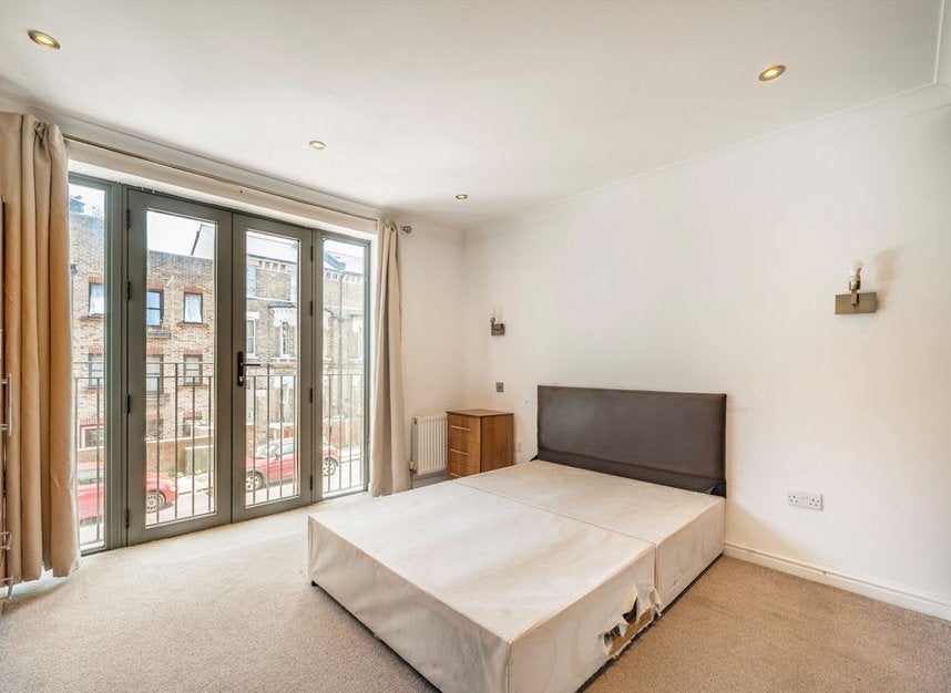 Flat Shenley Road in Greater London