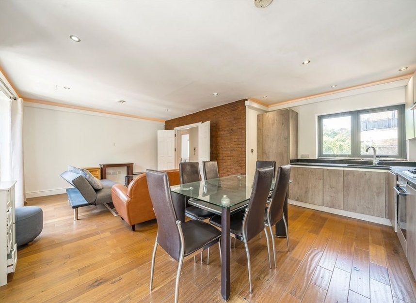 Flat Shenley Road in Greater London