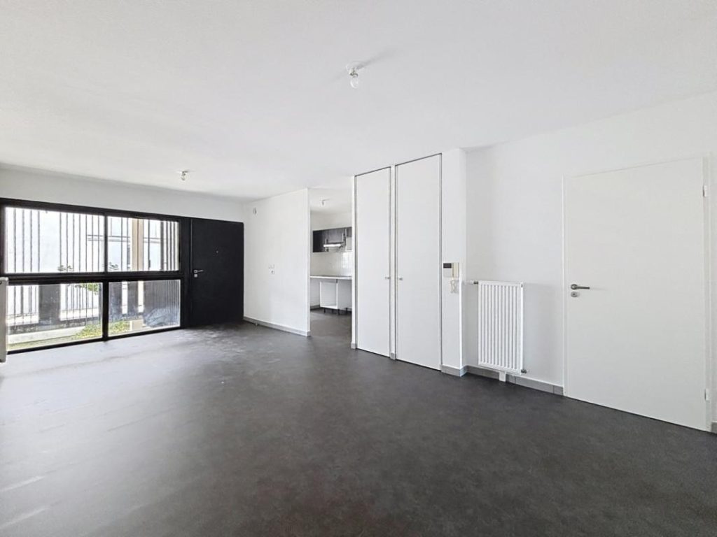 Flat Rue Charlotte Delbo in Toulouse