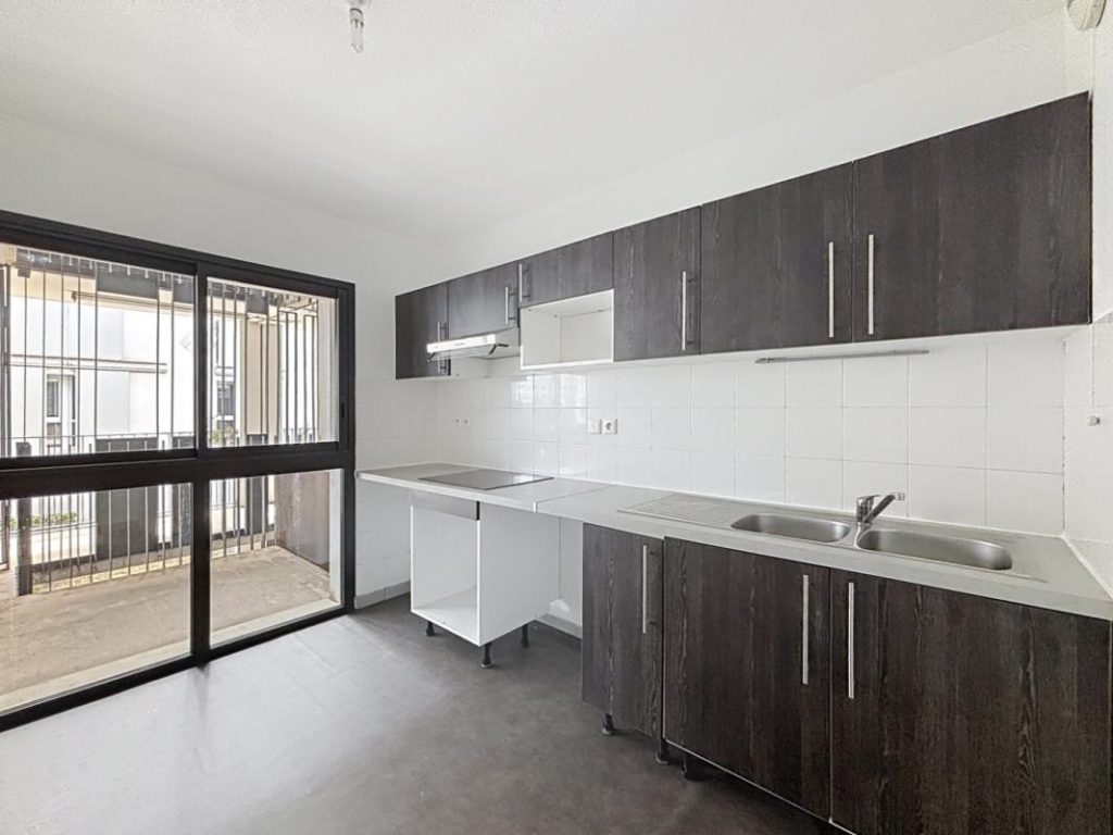 Flat Rue Charlotte Delbo in Toulouse