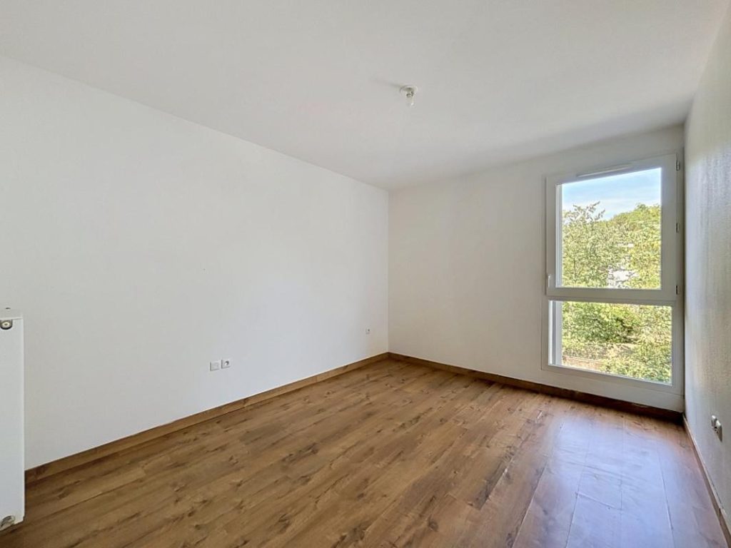 Flat Rue Charlotte Delbo in Toulouse