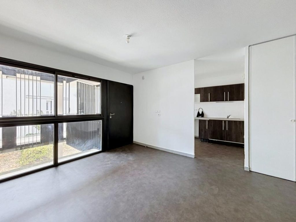 Flat Rue Charlotte Delbo in Toulouse