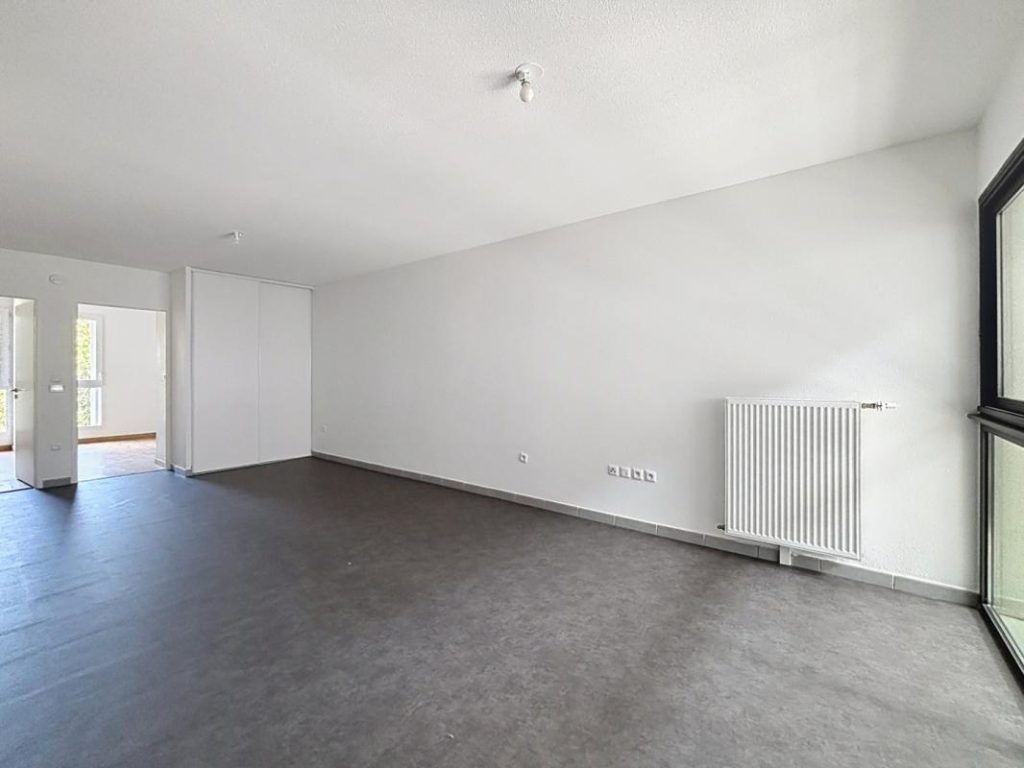 Flat Rue Charlotte Delbo in Toulouse