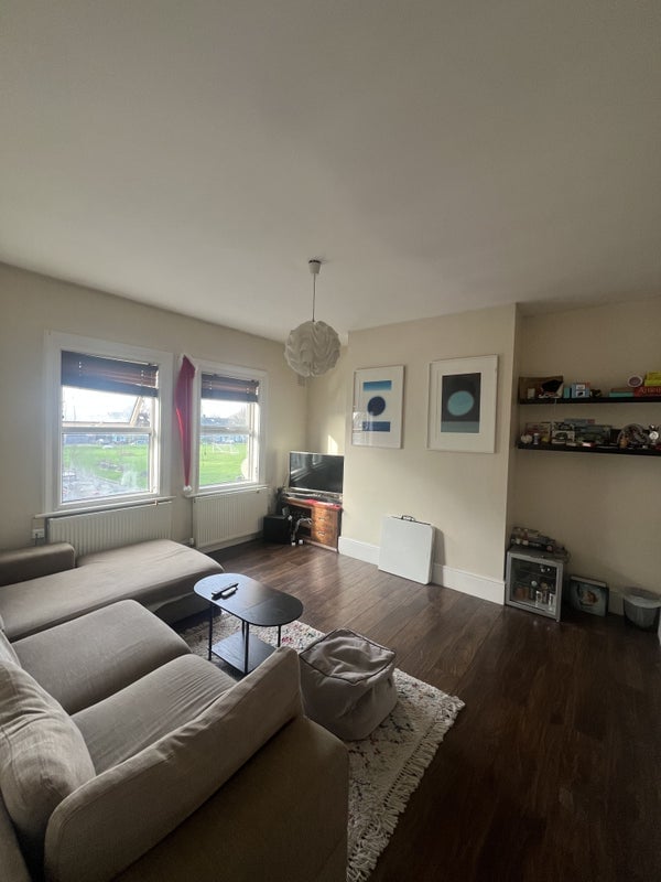 Room Heathfield Square in Greater London