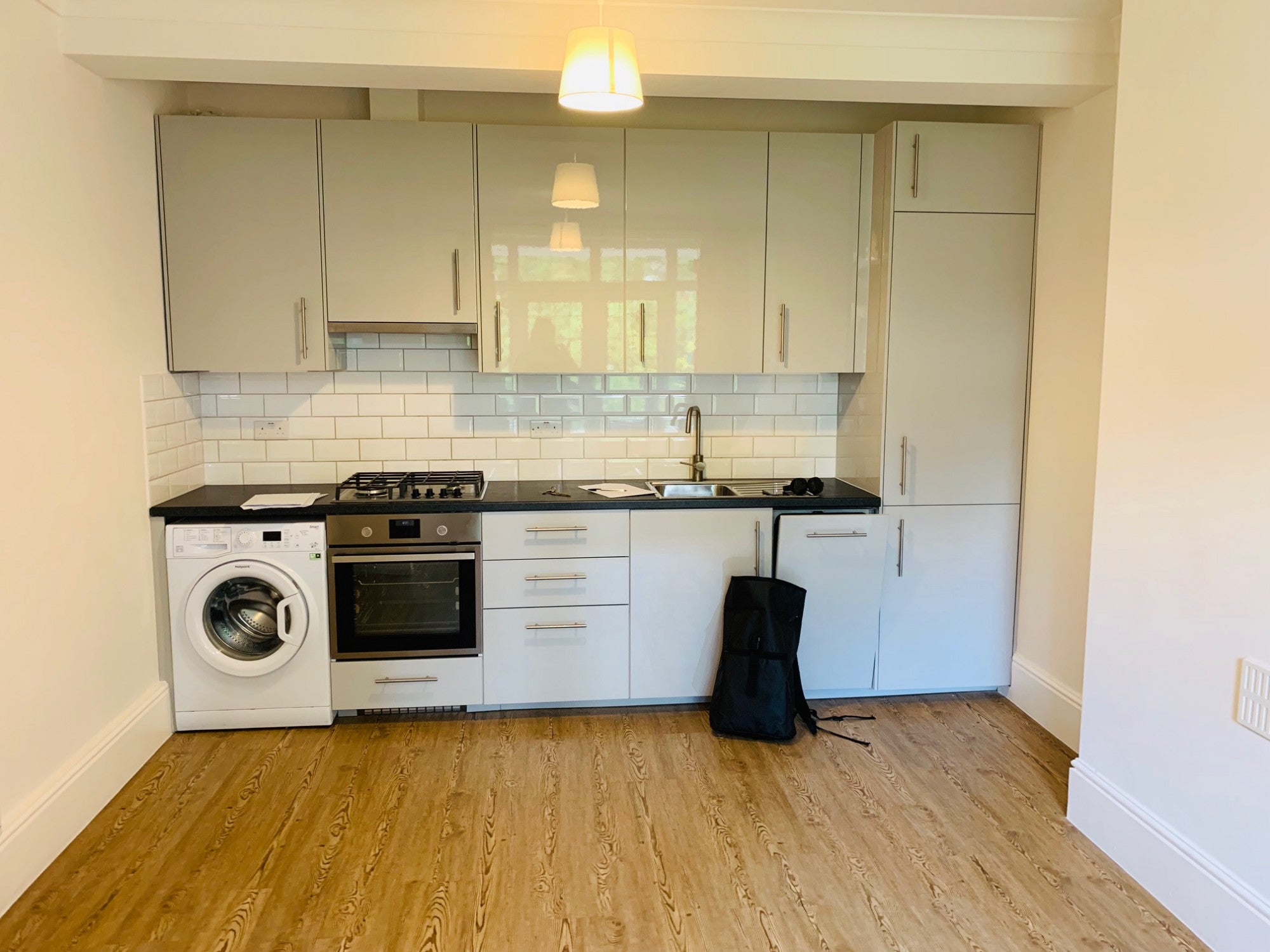 Flat Wickliffe Avenue in Greater London