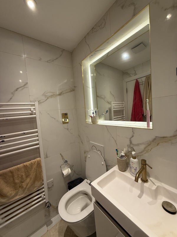 Room Holloway Road in Greater London