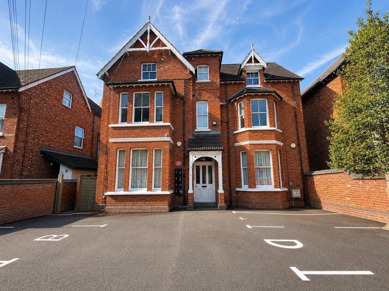 Flat Lansdowne Road in Bedford