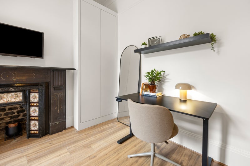 Room Grantham Road in Greater London