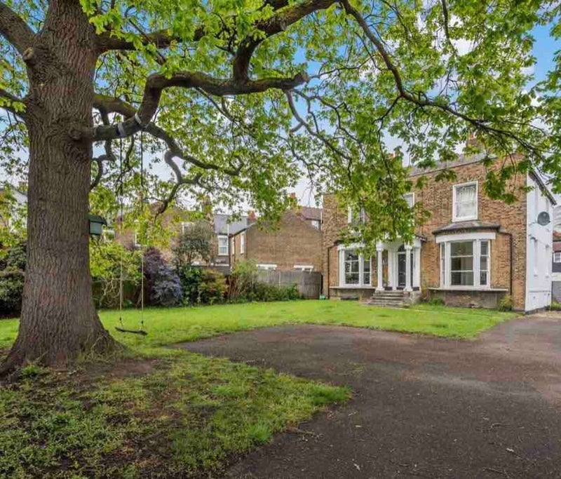 Flat Catford Hill in Greater London